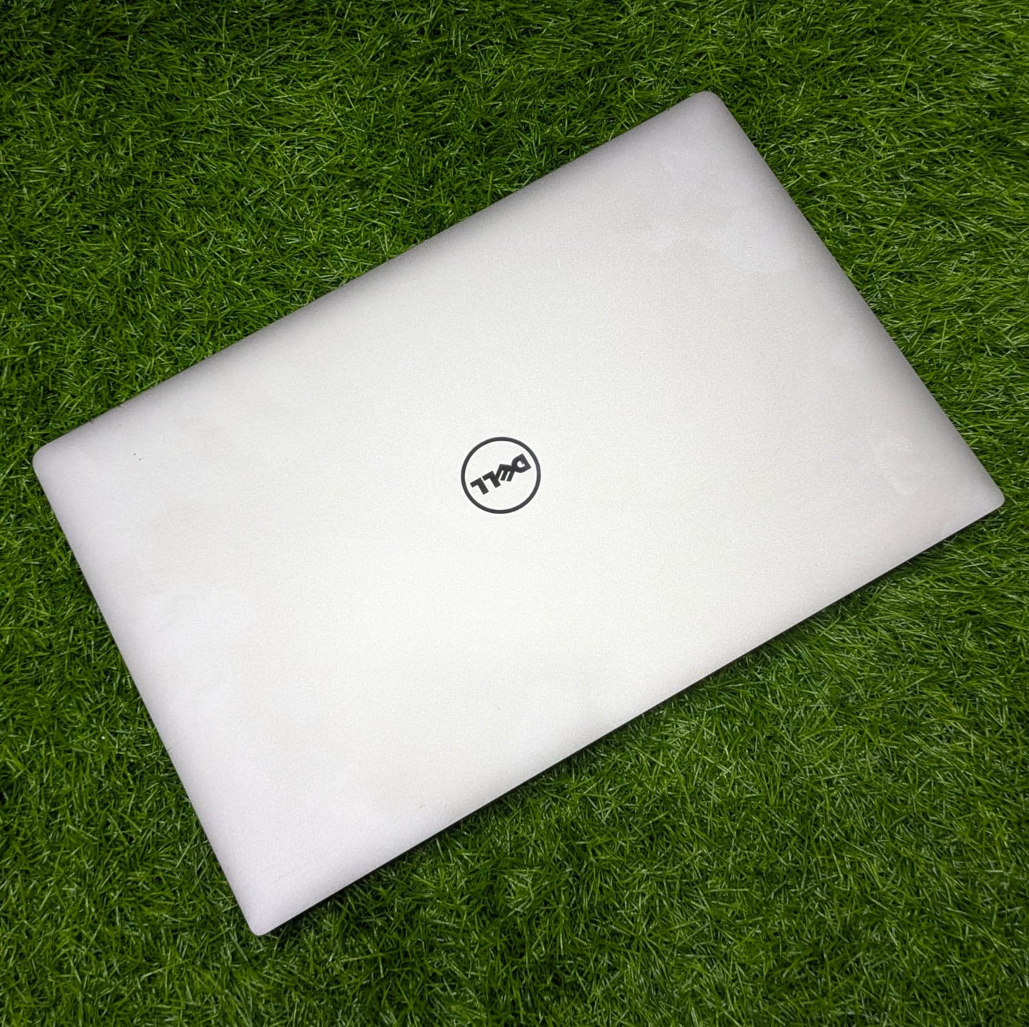 Dell XPS 9550 i7 6th 8/256 - 2 GB GRAPHIC CARD 15.6″ FHD Display