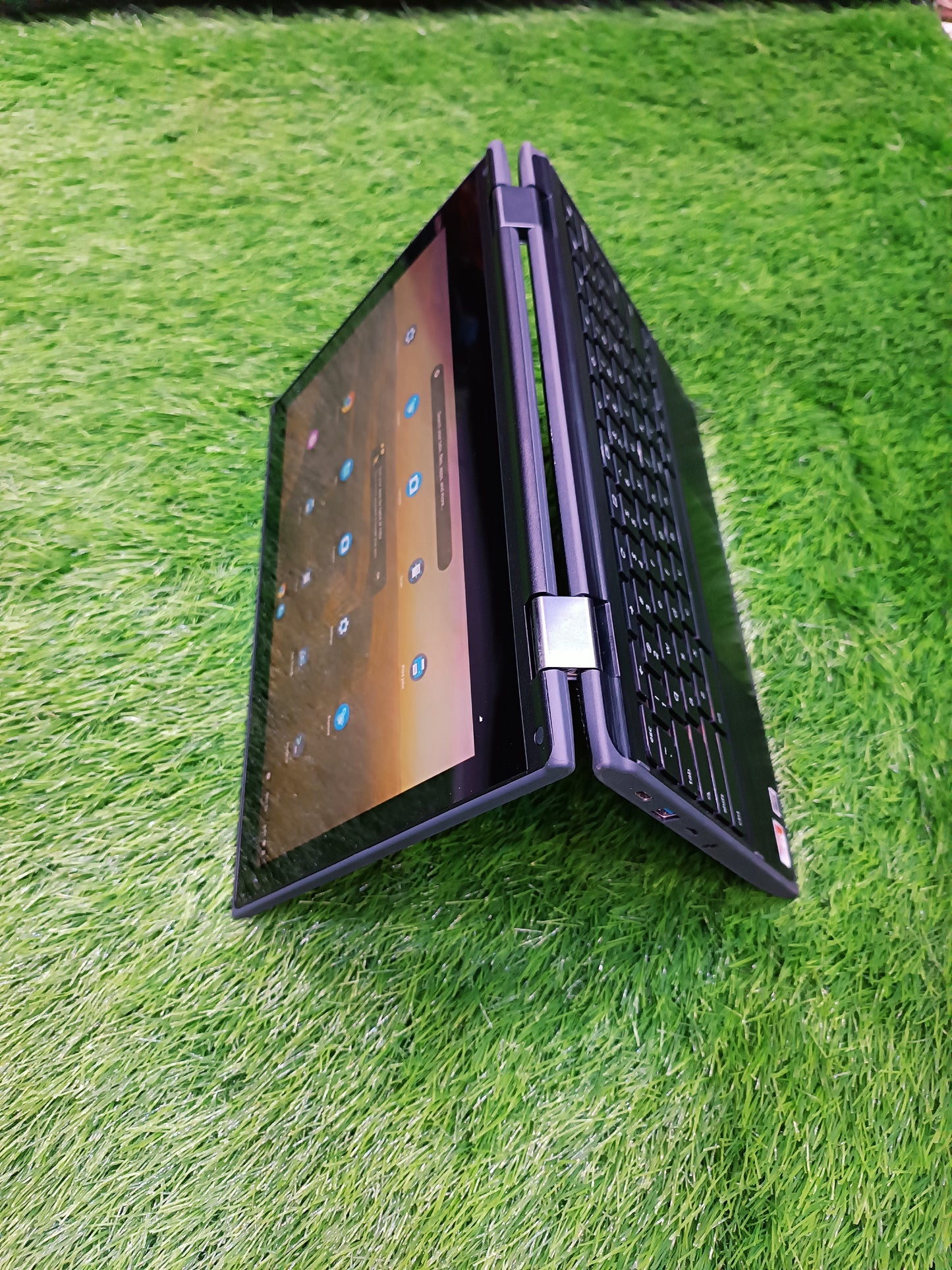 Lenovo Chromebook 300E – HD 360° Touchscreen | Gorilla Glass Protection | 4GB RAM | 32GB Storage