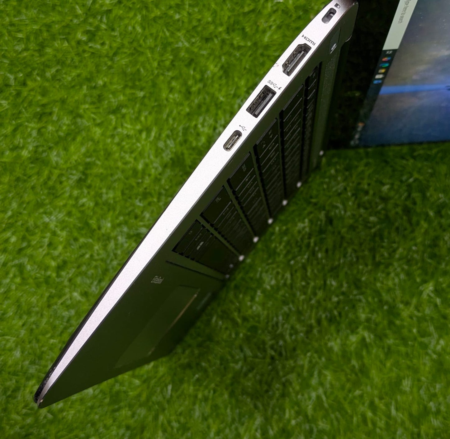 HP EliteBook 1030 G1 Core M5 6th Gen 8GB RAM 128 GB SSD