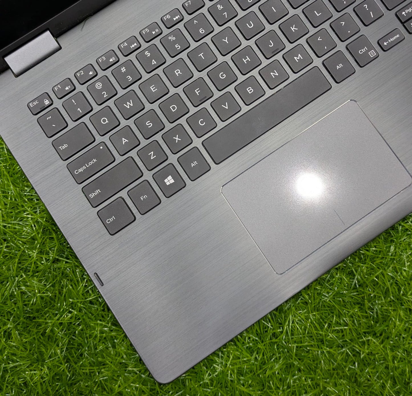 Dell Inspiron 13 3379 - i5 6th Gen 8GB 128GB SSD 13.3" Full HD 360