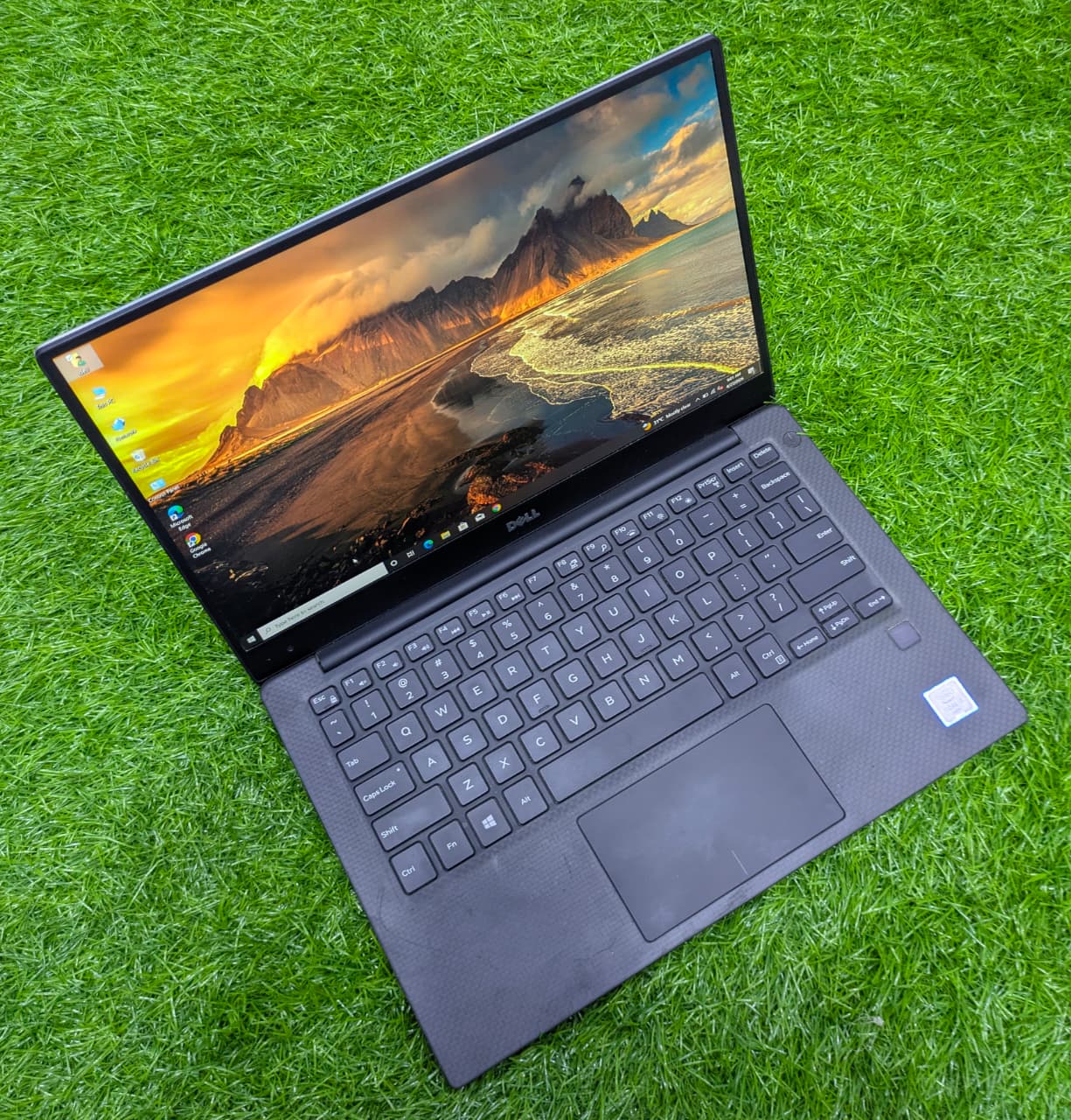Dell XPS 13 9360 Core i5 7th Gen | 8GB RAM 256GB SSD | 13” FHD Laptop – Pakistan