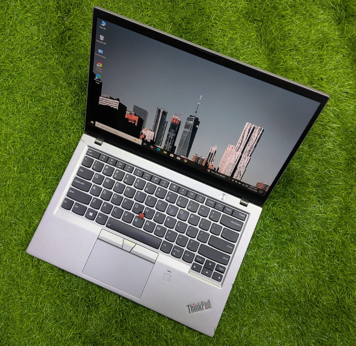 Lenovo ThinkPad X1 Carbon Core i7 8th Gen – 16GB RAM, 256GB SSD, 2K Display
