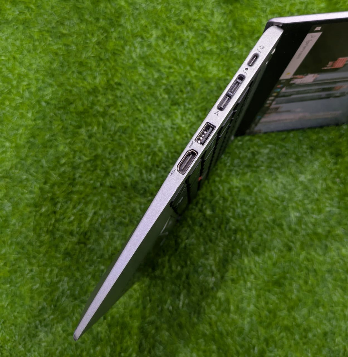 Lenovo ThinkPad X1 Carbon Core i7 8th Gen – 16GB RAM, 256GB SSD, 2K Display