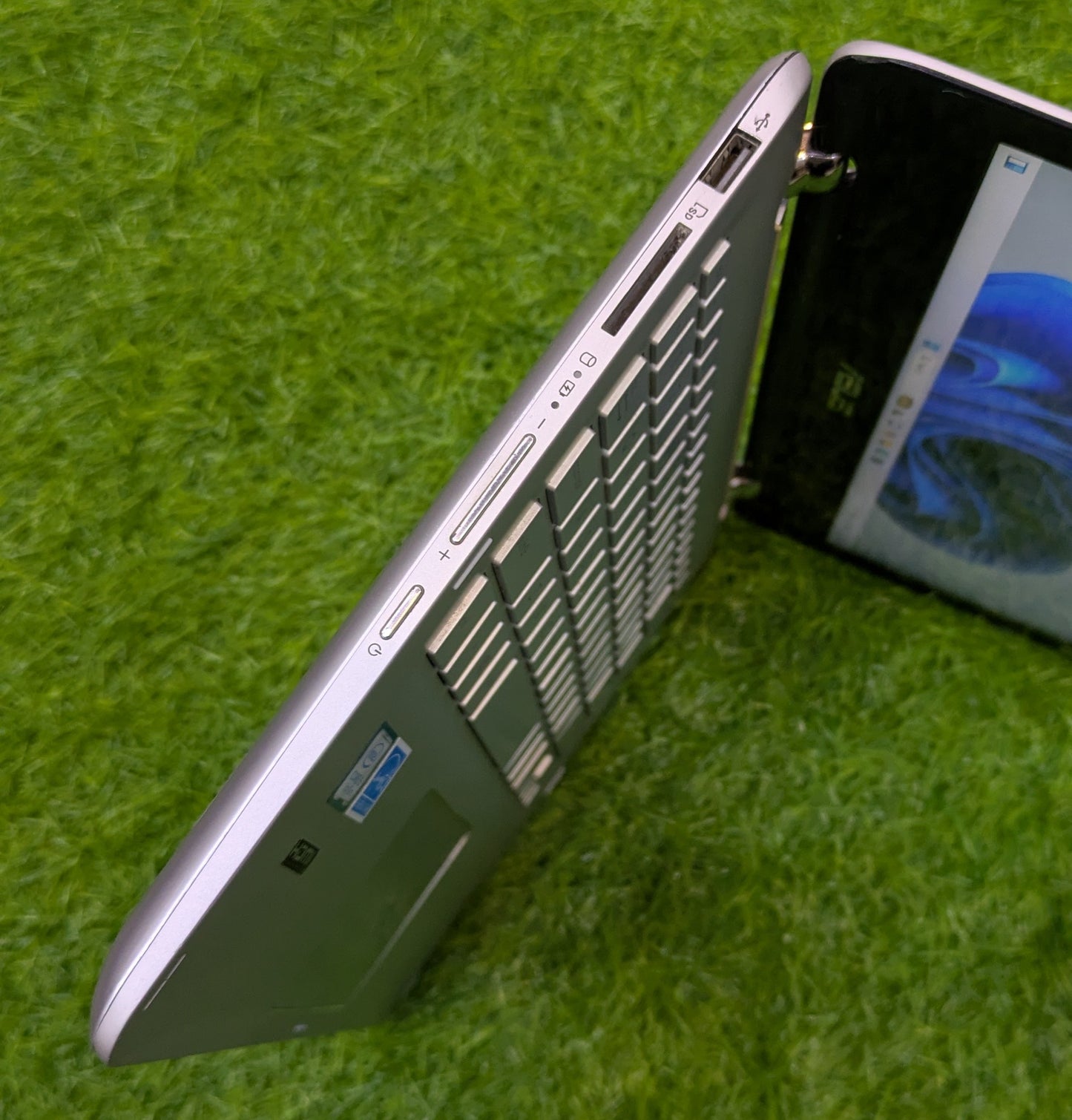 Asus Q304u | i5 7th Gen | 8GB 256GB SSD | 14" FHD Touch x360