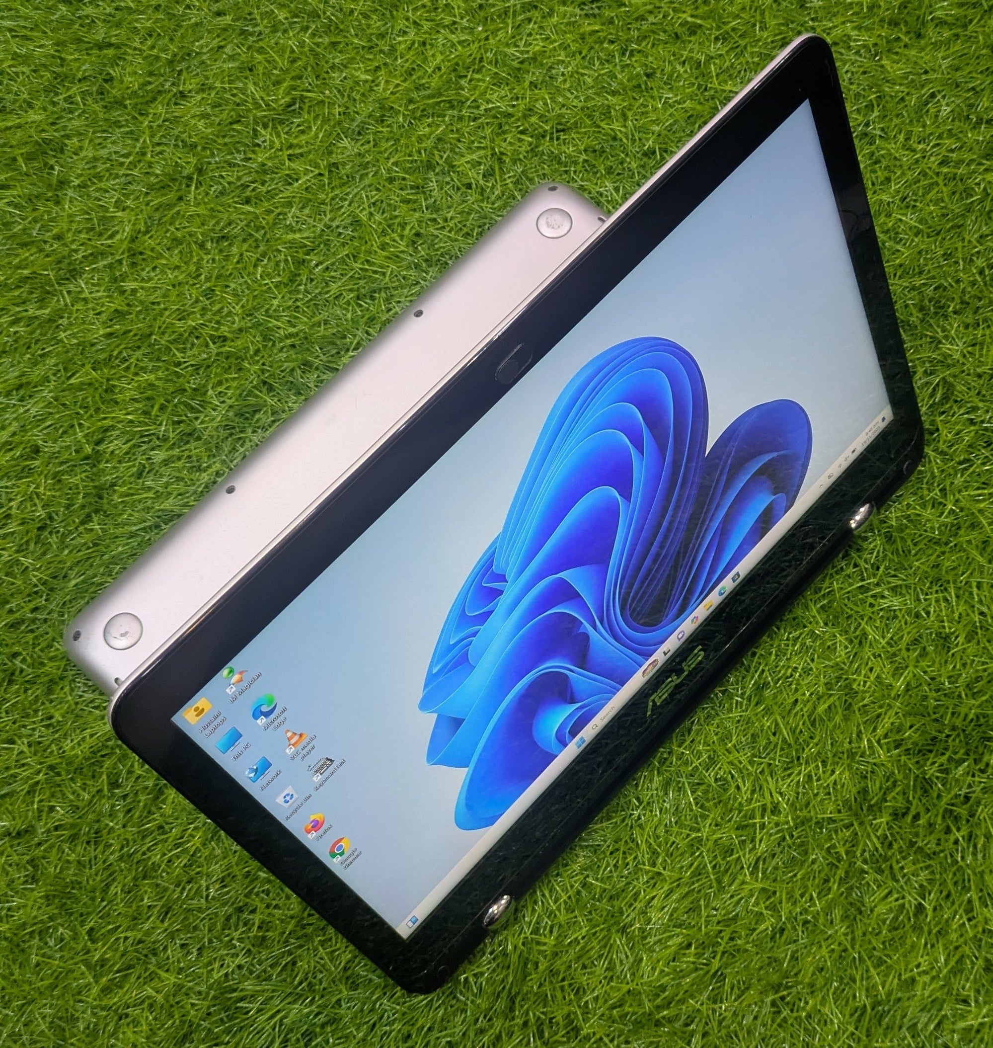 ASUSタブレット　Core-i5 256GB Asus Q304u | i5 7th Gen | 8GB 256GB SSD | 14